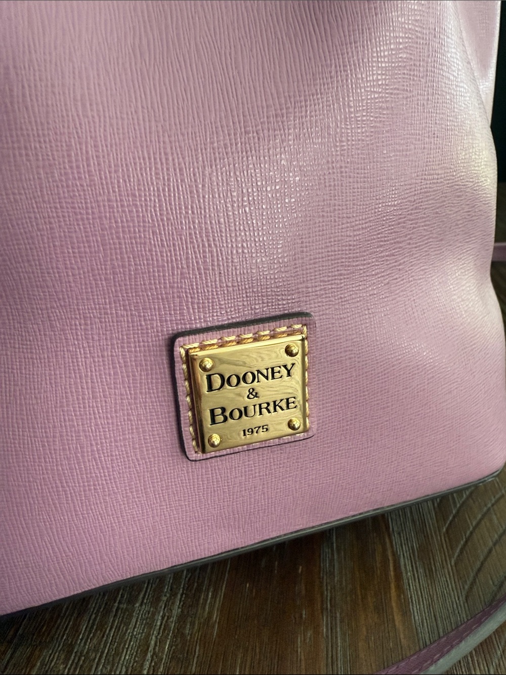 Dooney & Bourke lilac leather bucket bag - Picture 3 of 12